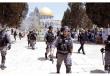 الاحتلال يُبعد مقدسيين عن المسجد الأقصى