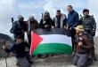 مقدسيون يرفعون علم فلسطين على قمة "أوهورو" بتنزانيا