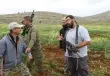 مواجهة بين مزارع فلسطيني أعزل ومستوطن اسرائيلي مسلح