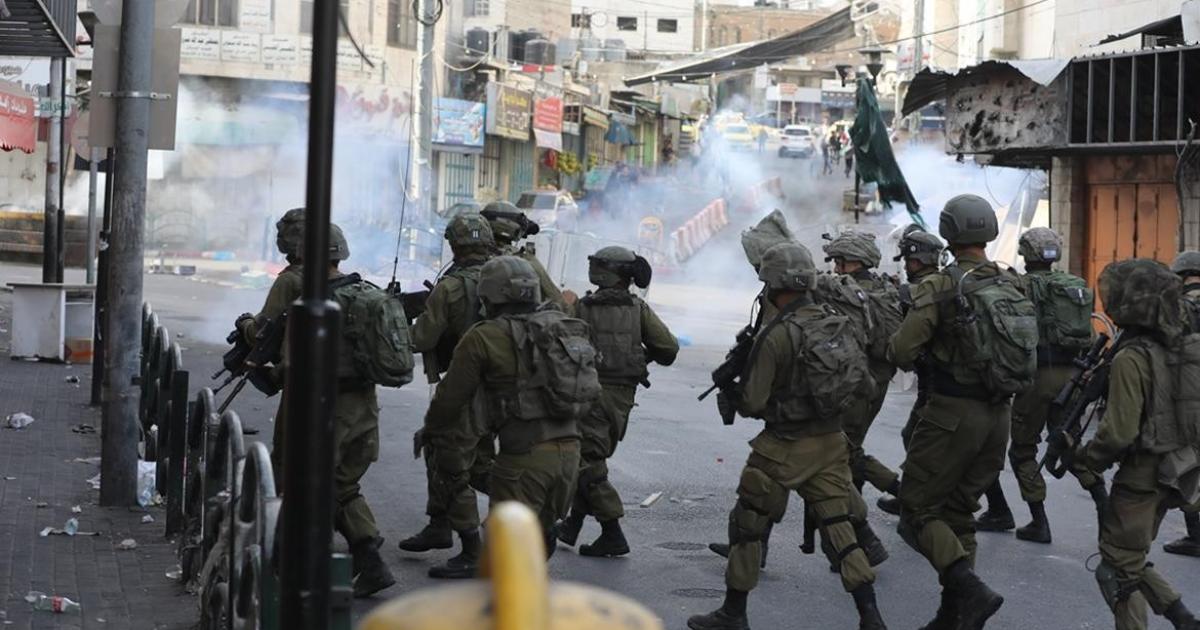 نشرة أخبار العرب| إصابات بالرصاص فى فلسطين وتحذيرات من موجة كورونا فى العراق 1 إصابة شاب بالرصاص والعديد بالاختناق خلال مواجهات في قباطية ومثلث الشهداء | وكالة شهاب الإخبارية