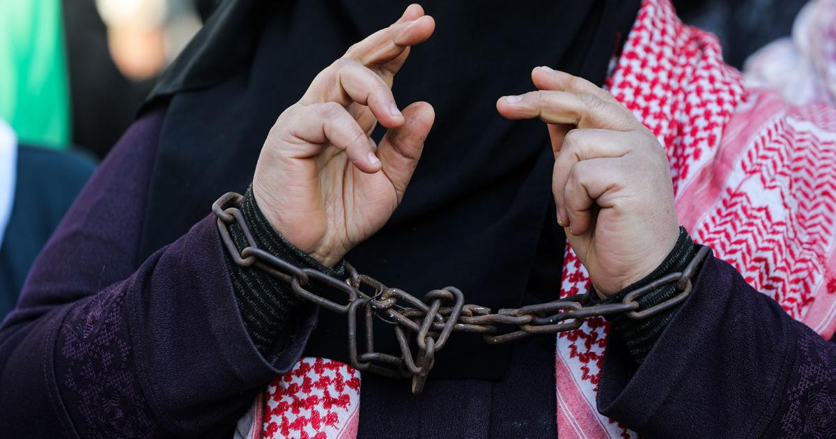 فلسطين – الصوفي: قمع وحشي وممنهج بحق الأسيرات في “الدامون” وتحذير من “الإعدام الصامت” فلسطين – الصوفي: قمع وحشي وممنهج بحق الأسيرات في “الدامون” وتحذير من “الإعدام الصامت”