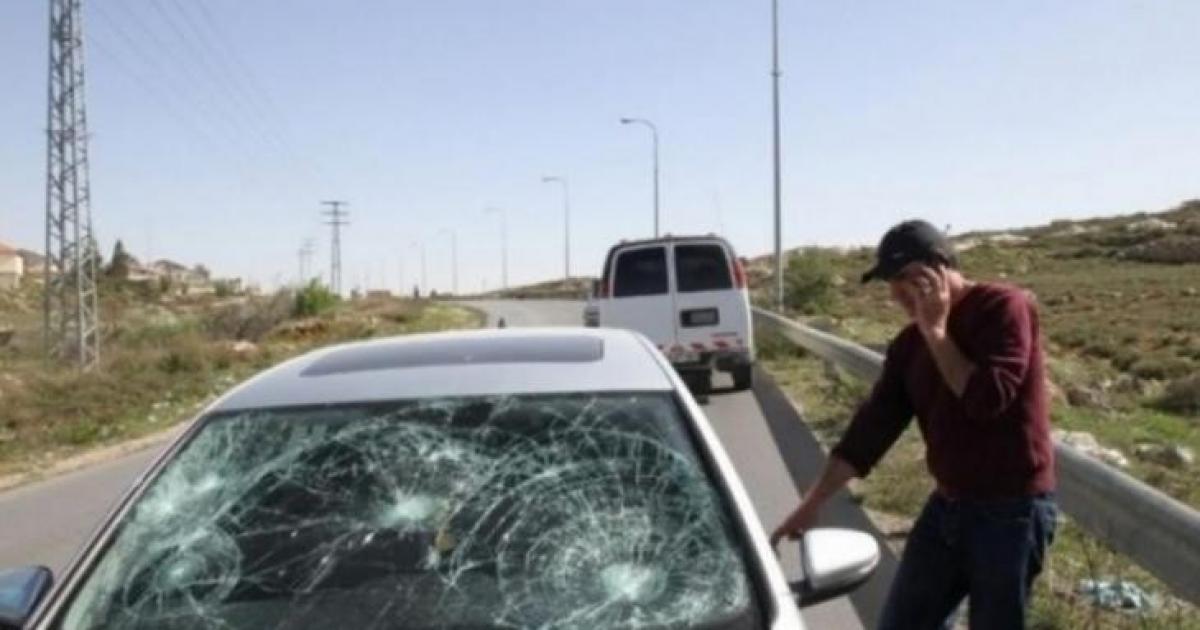 فلسطين – مستوطنون يعتدون على مركبات المواطنين في المعرجات غرب أريحا فلسطين – مستوطنون يعتدون على مركبات المواطنين في المعرجات غرب أريحا