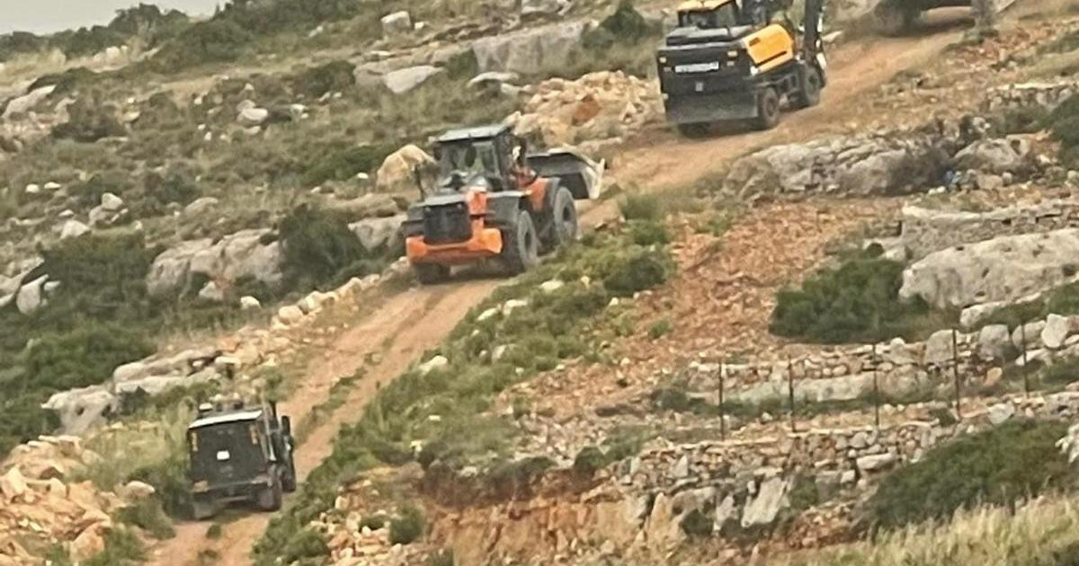 فلسطين – الاحتلال يخطر بعمليات هدم في عناتا شمال شرق القدس