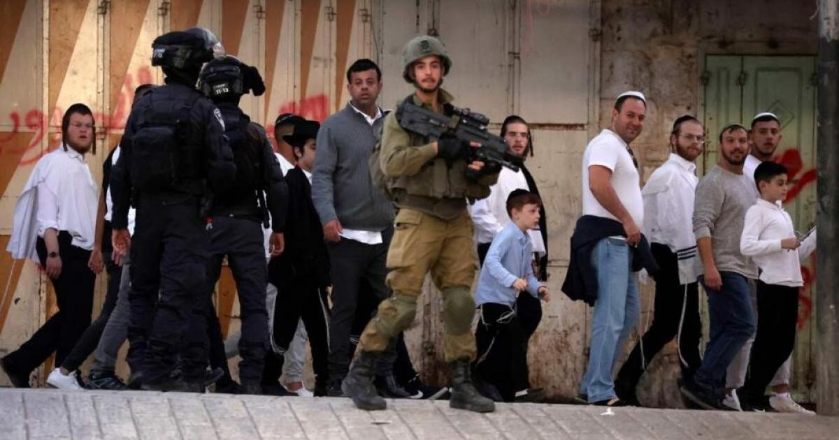 فلسطين – الاحتلال يغلق وسط مدينة الخليل لتأمين توغلات المستوطنين