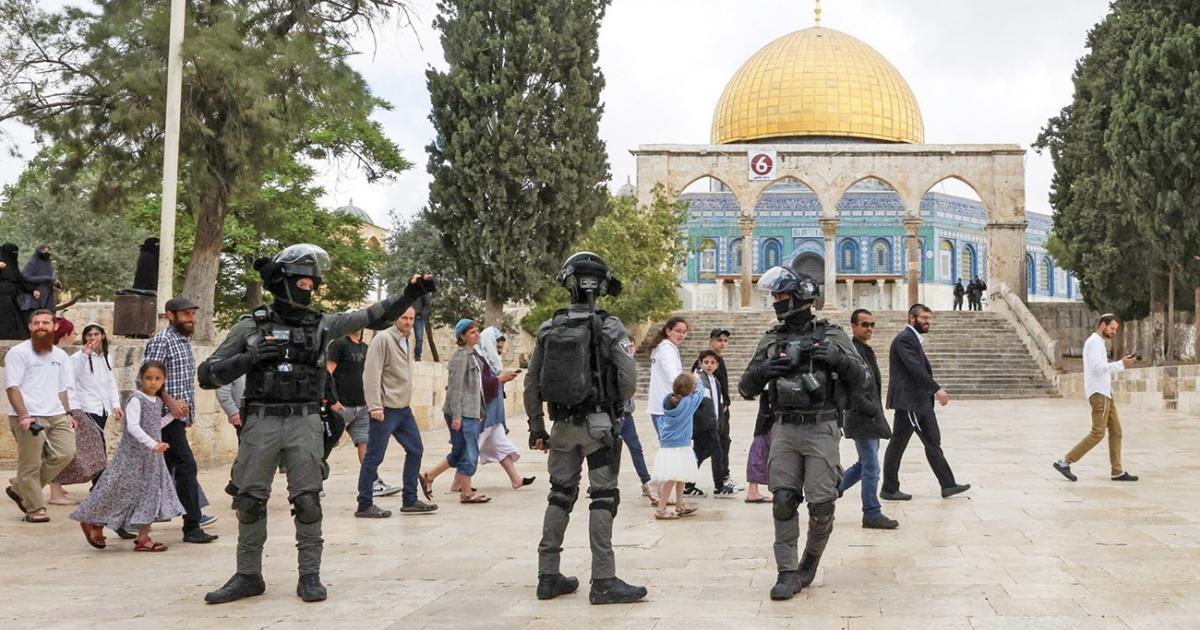 فلسطين – عشرات المستوطنين يقتحمون الأقصى ويؤدون طقوس تلمودية بحماية مشددة