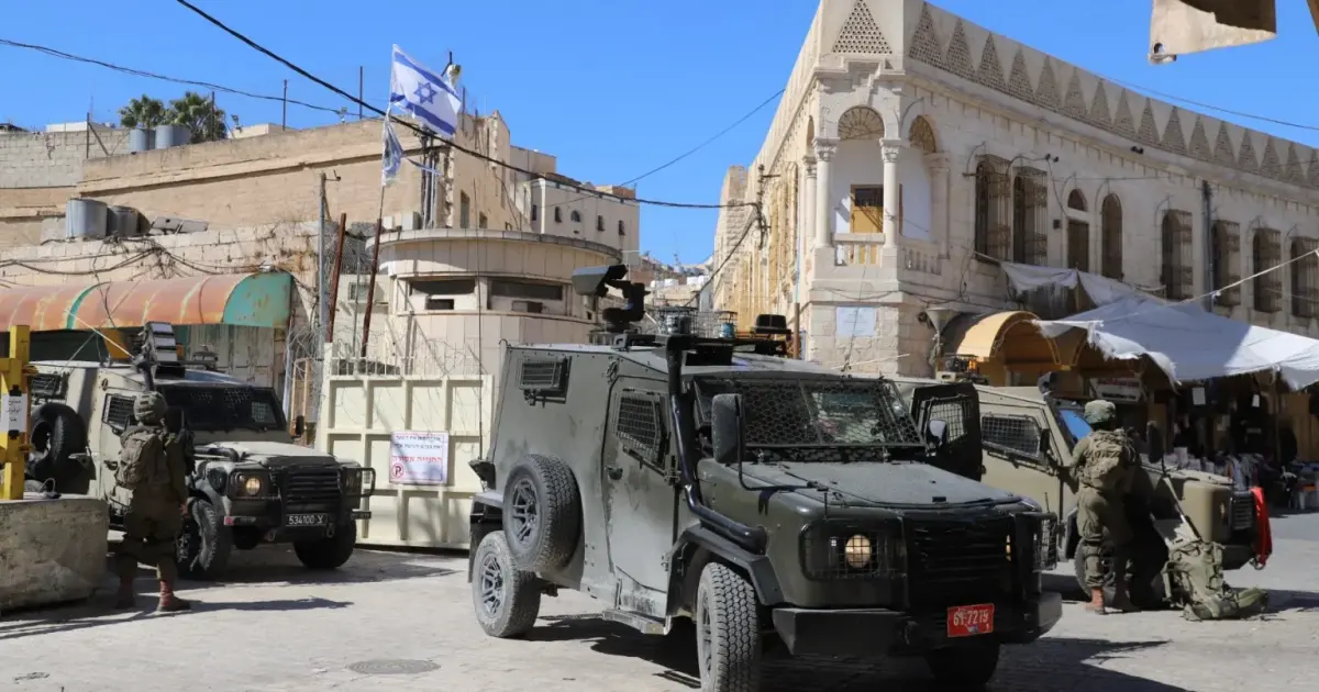 فلسطين – إصابات واعتقالات ومداهمات خلال مداهمات الاحتلال لقرى وبلدات رام الله