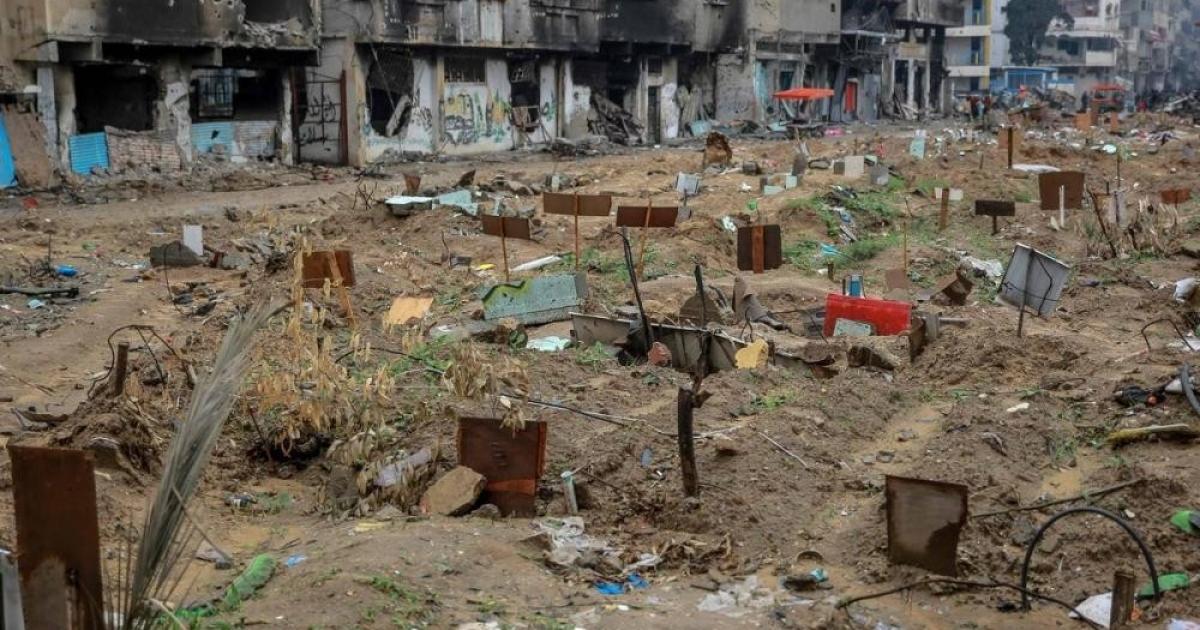 فلسطين – الأوقاف: نبش الاحتلال لقبور الشهداء بغزة ينتهك حرمة الموتى وينتهك القيم الدينية