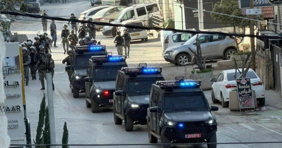 فلسطين – الاحتلال يواصل عدوانه على مناطق شمال شرق القدس ويقتحم مخيم قلنديا