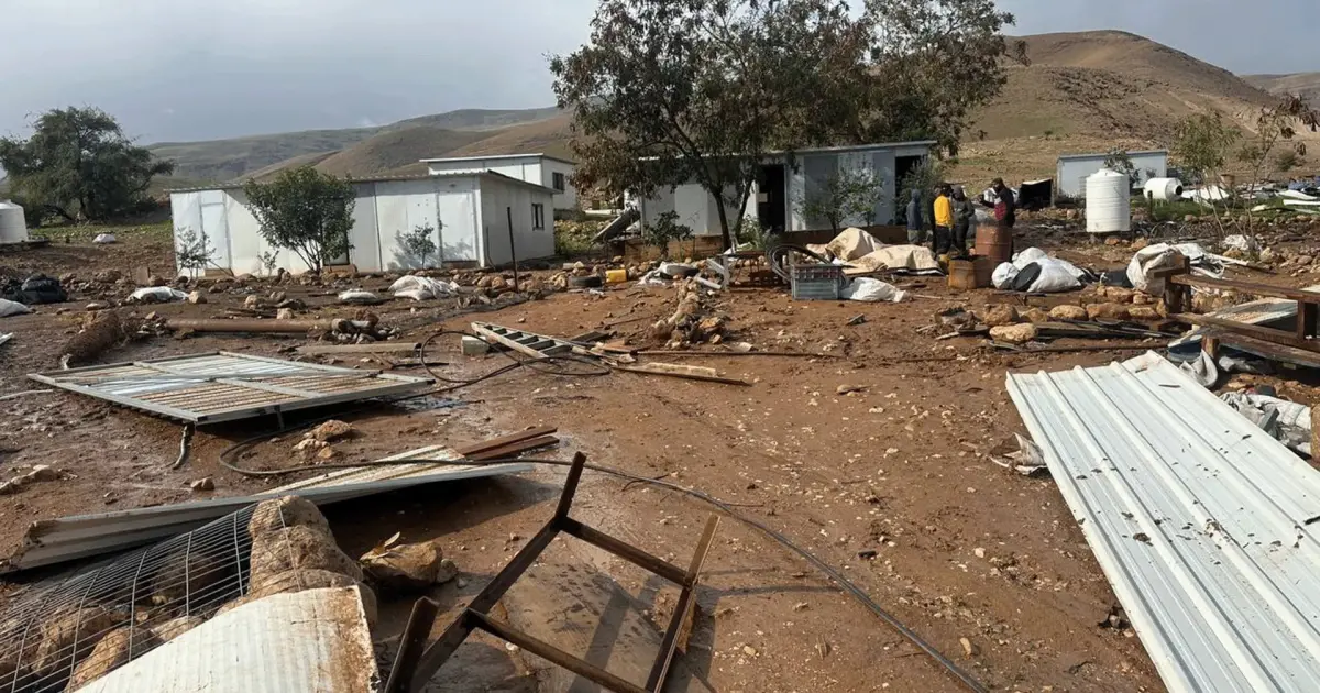 فلسطين – مستوطنون يرحلون قسرياً 15 عائلة من تجمع شلال العوجا شمال أريحا