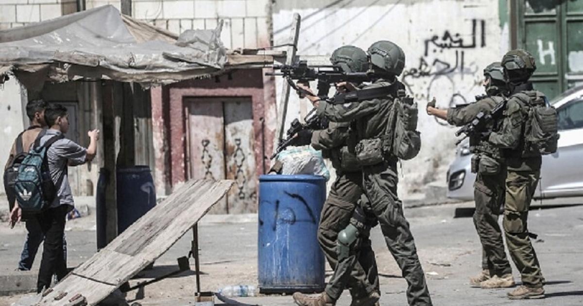 فلسطين – اعتقالات ومداهمات للاحتلال في مناطق مختلفة من الضفة الغربية