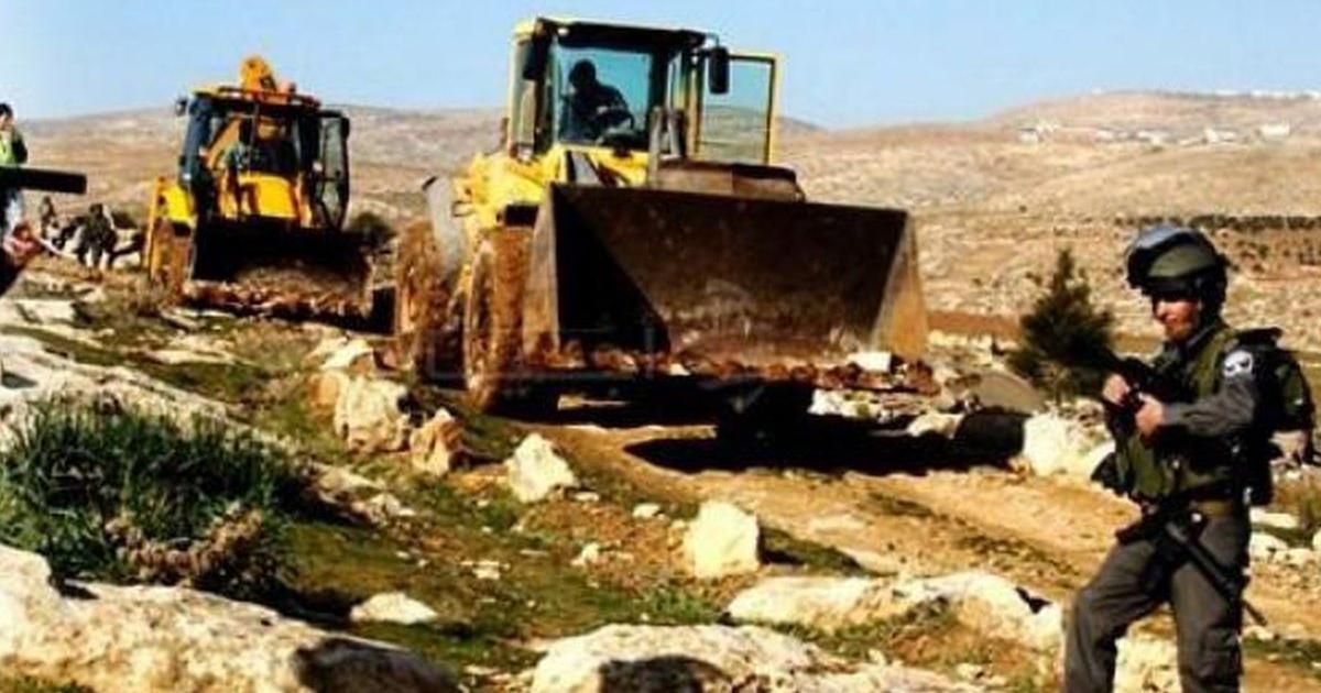 فلسطين – الاحتلال يستولي على جرافة غرب سلفيت