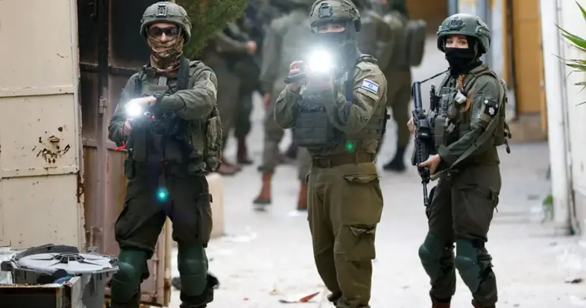 فلسطين – أصيب أربعة مواطنين جراء اعتداء الاحتلال عليهم في قرية الطبقة بالخليل