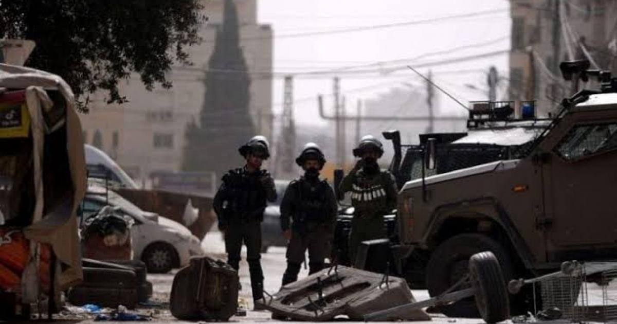 فلسطين – جيش الاحتلال يوزع إخطارات بوقف بناء منشآت قرب مدينة طولكرم