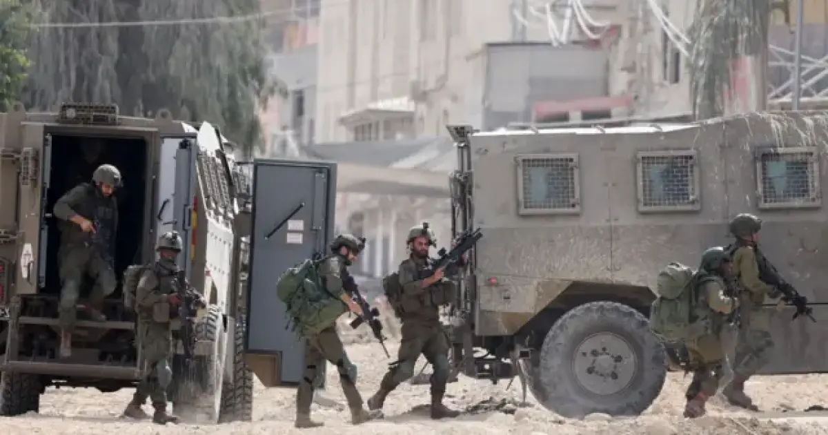 فلسطين – شنت قوات الاحتلال الإسرائيلي، صباح اليوم السبت، حملة مداهمات واعتقالات واسعة النطاق في مدن وبلدات الضفة الغربية