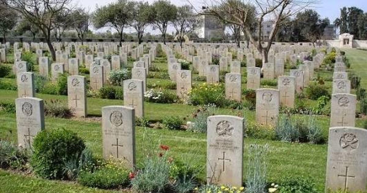 فلسطين – غضب في بريطانيا بسبب هدم الاحتلال لمقبرة جنود الحلفاء شرق غزة