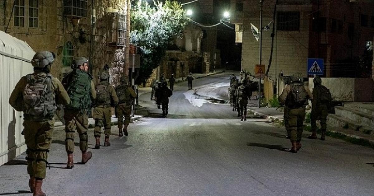 فلسطين – الاحتلال يعتقل 12 مواطنا من شمال وشرق نابلس