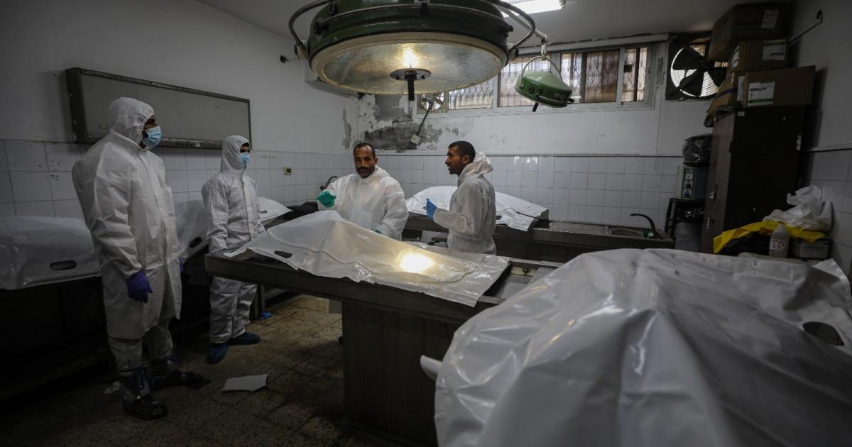 فلسطين – أبو سلمية خاص لشهاب: إخراج 50 مريضا يوميا إدارة أزمة ليس لها حل.. واستمرار الآلية حكم بالإعدام على آلاف المرضى في غزة.