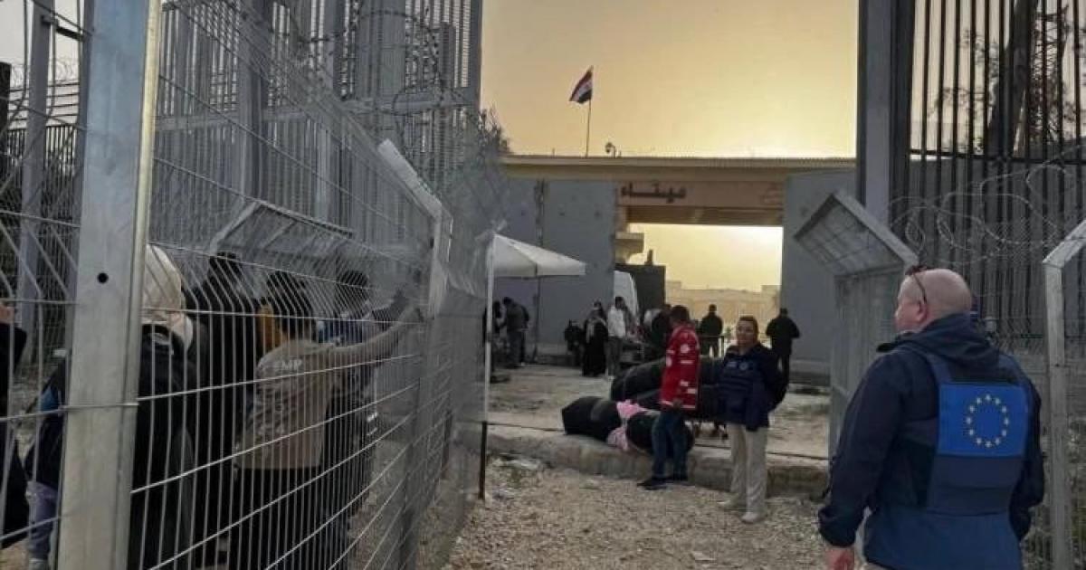 فلسطين – منظمتان حقوقيتان: قيود الاحتلال على معبر رفح تشكل تهجيراً قسرياً بحق فلسطينيي غزة.