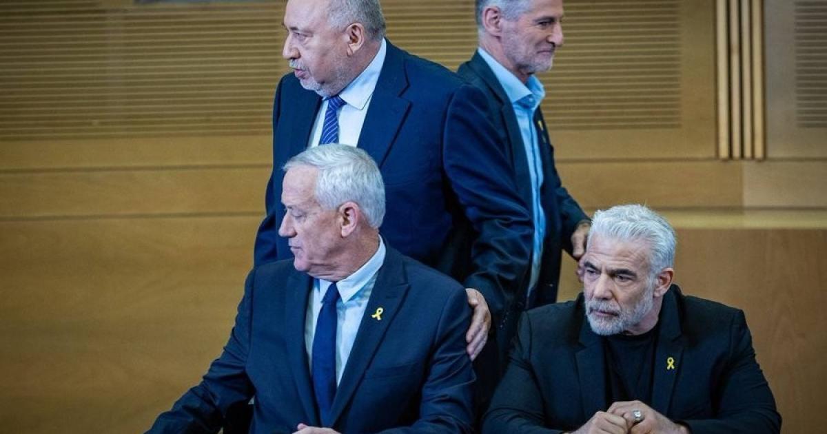 فلسطين – وتضعف الانقسامات والصراع على القيادة فرص المعارضة الإسرائيلية في إطاحة نتنياهو من السلطة