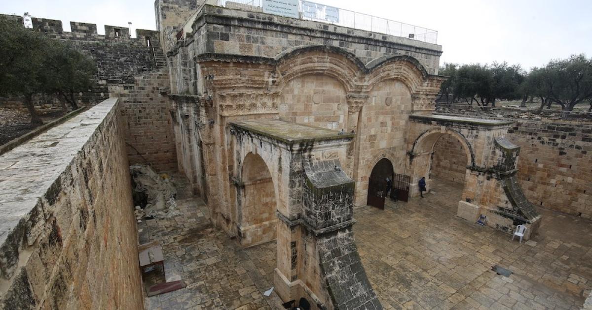 فلسطين – مؤسسة القدس الدولية تحذر: الاحتلال يكسر قفل “دار الحديث” ويجدد معركة السيطرة على باب الرحمة