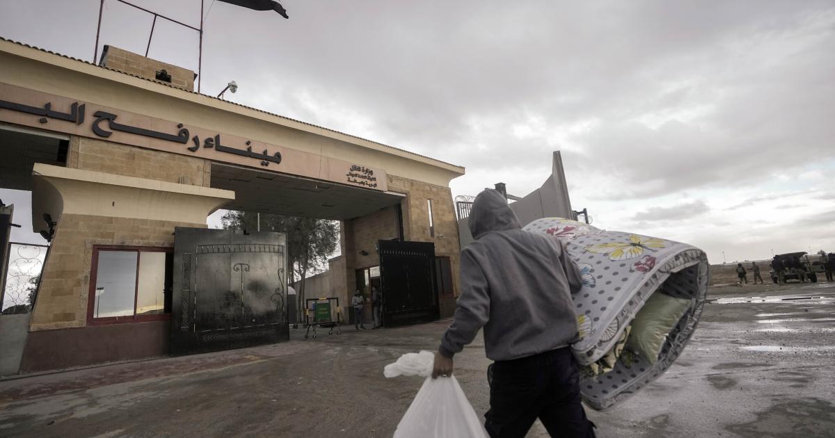 فلسطين – عودة 41 مواطناً إلى قطاع غزة في اليوم السابع لفتح معبر رفح