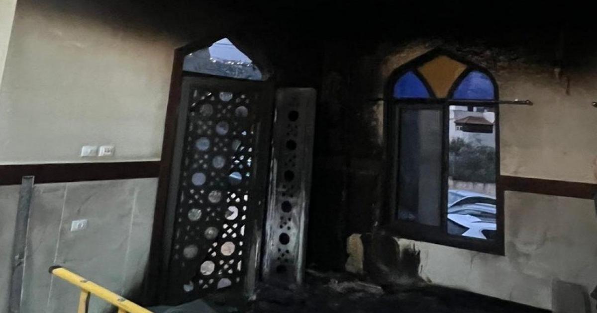 فلسطين – حماس: إحراق المستوطنين مسجدا في نابلس جريمة فاشية