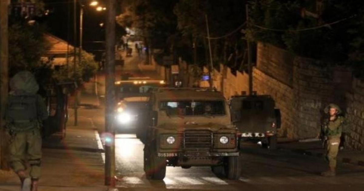 فلسطين – الاحتلال يعتقل عددا من المواطنين بعد اقتحام بلدة سعير في الخليل