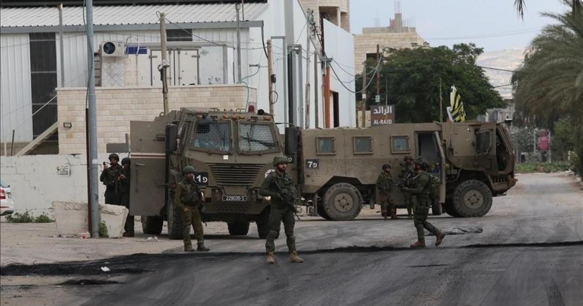 فلسطين – قوات الاحتلال تعتقل 8 مواطنين من طولكرم