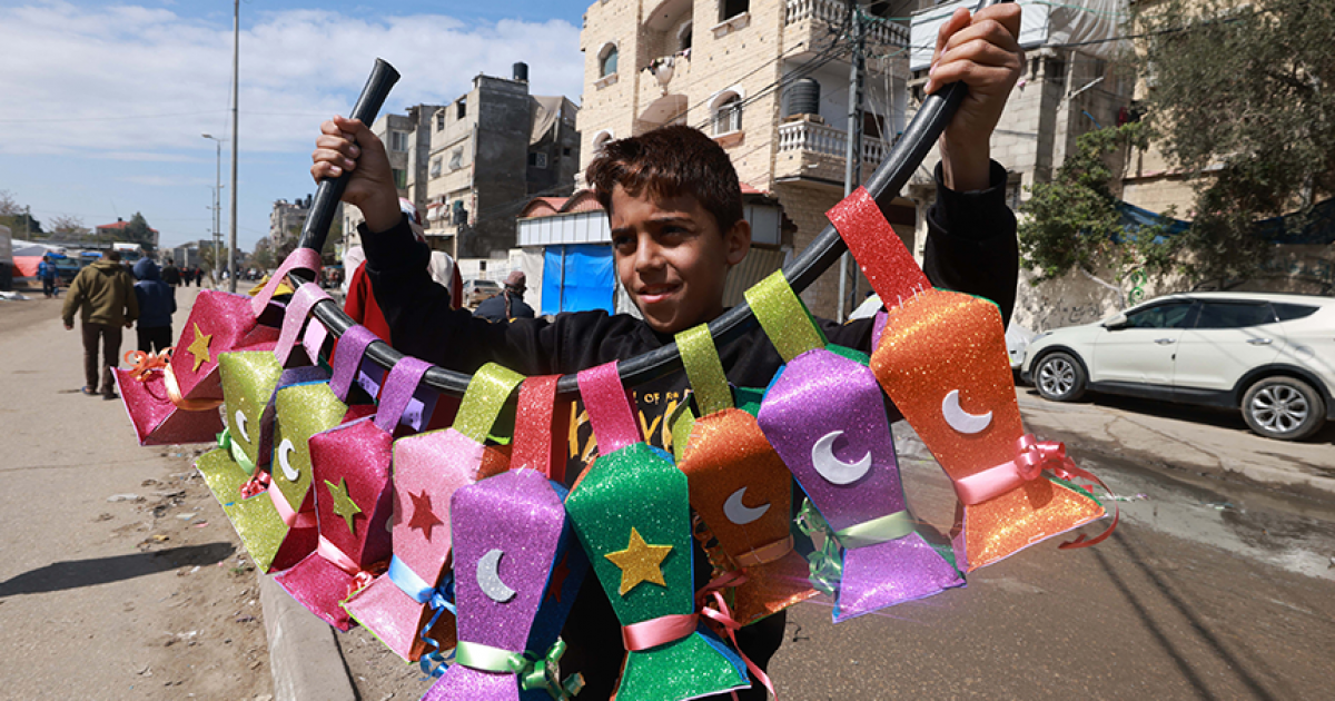 فلسطين – تقرير: رغم التهجير والركام، سكان غزة يستعدون لاستقبال شهر رمضان بإرادة لا تنكسر