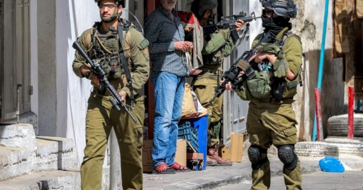 فلسطين – هآرتس: الاحتلال يعزز قواته في الضفة الغربية والقدس والتنسيق الأمني ركيزة لمنع انفجار خلال شهر رمضان.