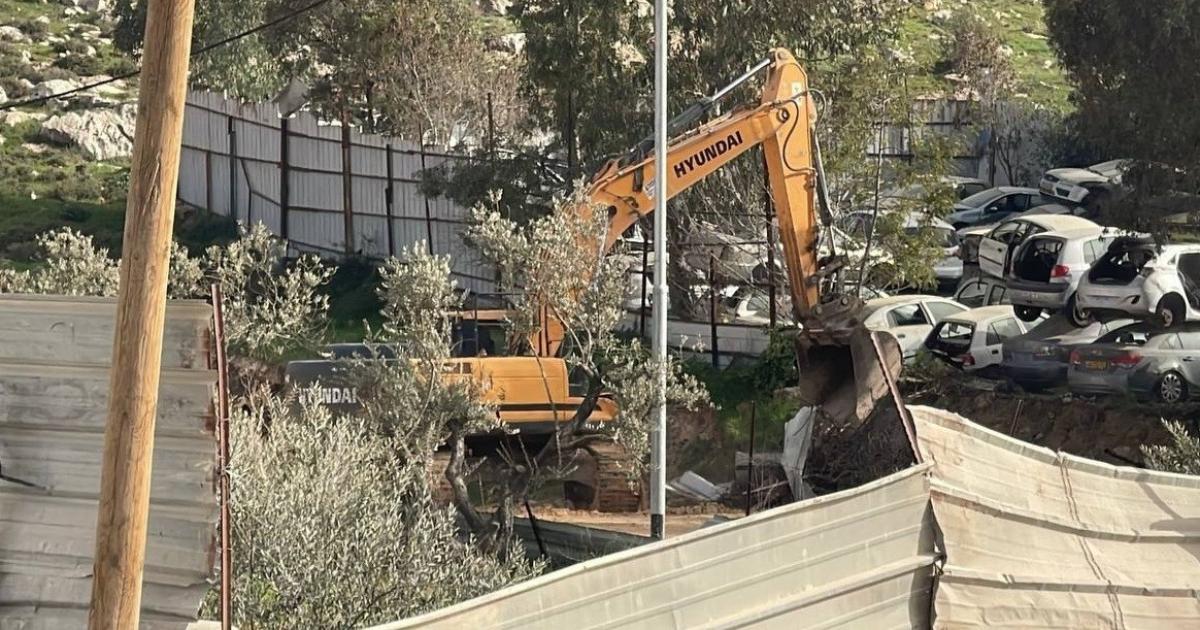 فلسطين – مواجهات مع الاحتلال في الخليل ورام الله وعمليات هدم وتجريف في نابلس والبيرة