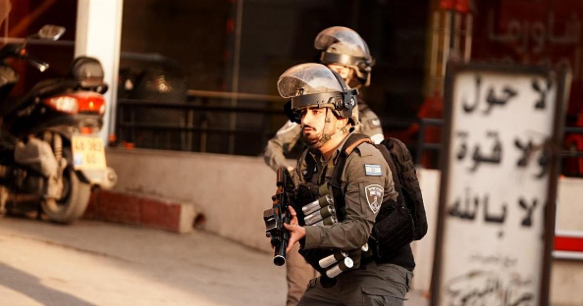 فلسطين – الاحتلال يشن حملة اعتقالات ومداهمات واسعة في الضفة الغربية