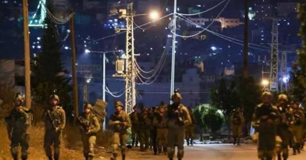 فلسطين – الاحتلال يشن حملة مداهمات في الضفة الغربية ويعتدي على شاب في بيت لحم