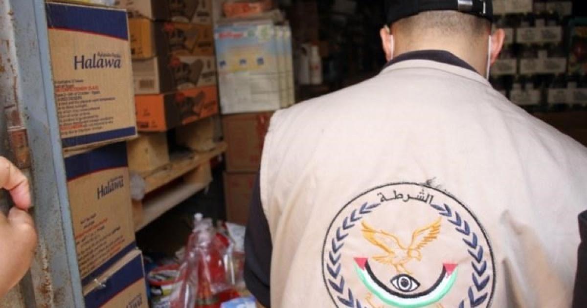 فلسطين – مباحث التموين بغزة تعتقل 29 تاجراً وتغلق 11 محلاً تجارياً لمخالفتهم قرارات منع الاحتكار