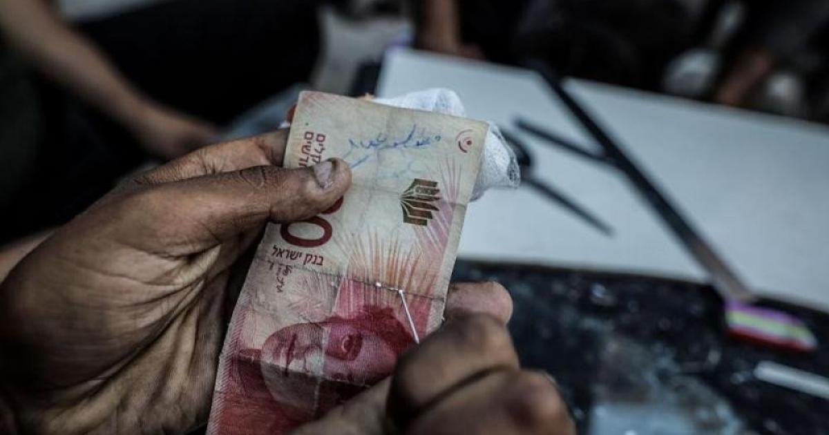 فلسطين – “مباحث التموين” بغزة تغلق 5 محلات صرافة