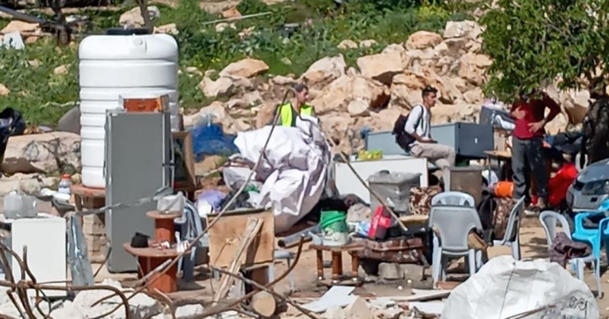 فلسطين – الاحتلال يصادر خيام الأهالي في الخليل ويواصل إغلاقاته واقتحاماته في الضفة الغربية