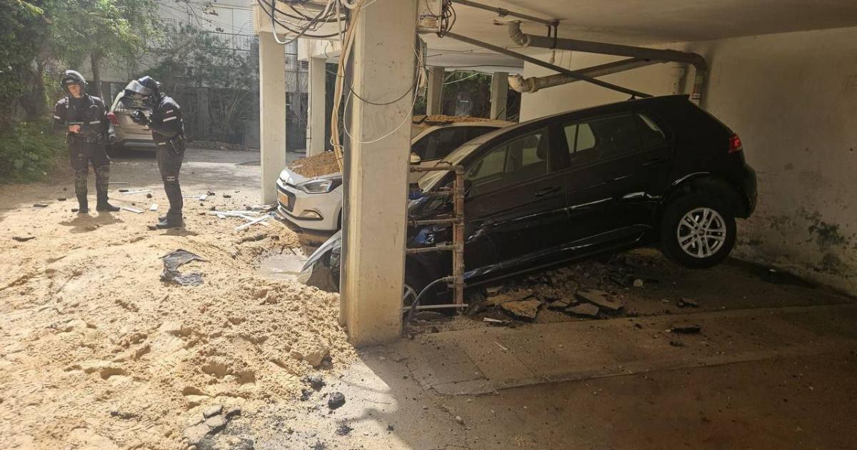 فلسطين – بالفيديو والصور: مقتل “إسرائيليين” وإصابة آخرين بسقوط صواريخ إيرانية وسط “إسرائيل”