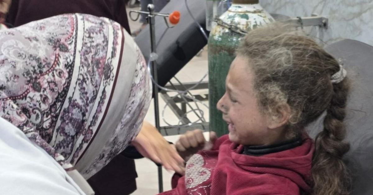 فلسطين – تحديث: 3 شهداء بينهم فتاتان و10 جرحى في قصف على خيام النازحين وسط قطاع غزة.