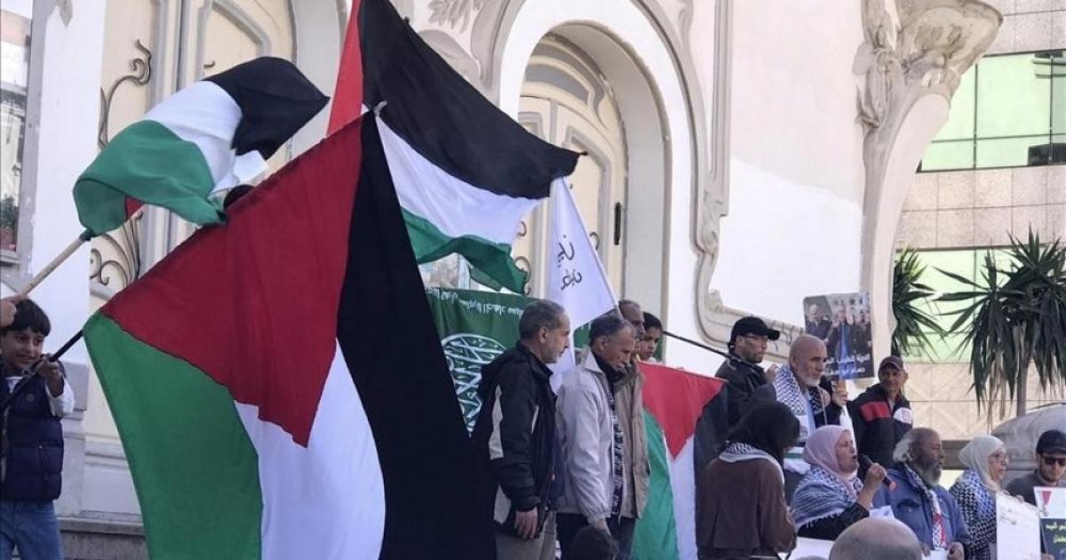 فلسطين – وقفة في تونس تنديدا بإغلاق الاحتلال للمسجد الأقصى