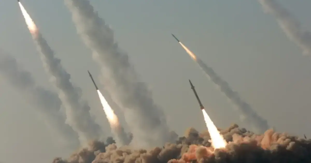 فلسطين – وبالفيديو، الحرس الثوري يعلن تنفيذ الموجة 45 من “عملية الوعد الحق 4” في هجوم مشترك مع حزب الله.