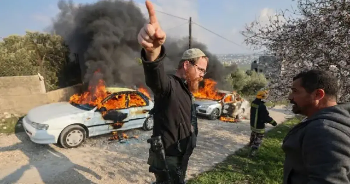 فلسطين – المستوطنون يصعدون عدوانهم في الضفة الغربية.. يحرقون المنازل والمركبات ويصيبونها برصاص الاحتلال