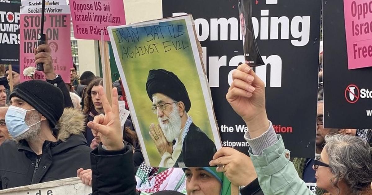فلسطين – بالصور عشرات الآلاف يتظاهرون في لندن ضد العدوان الأمريكي الإسرائيلي على إيران