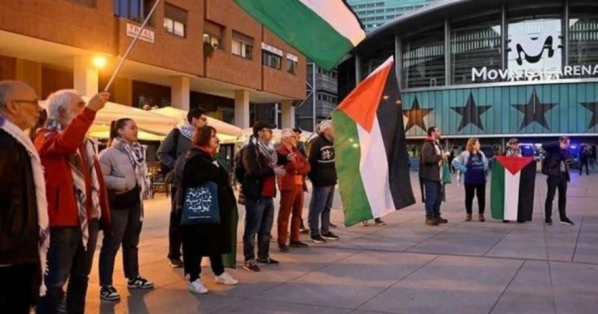 فلسطين – مظاهرة احتجاجية في مدريد ضد مشاركة فريق كرة سلة إسرائيلي فلسطين – مظاهرة احتجاجية في مدريد ضد مشاركة فريق كرة سلة إسرائيلي