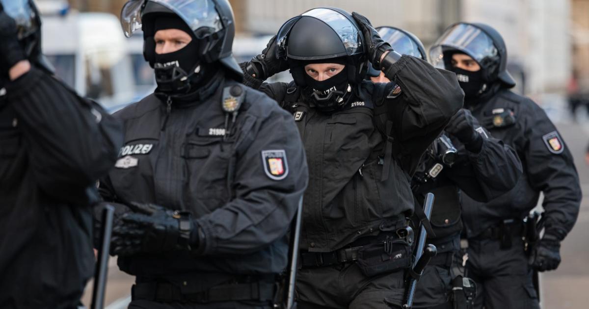 فلسطين – ألمانيا تعتقل مشتبهاً به بتهمة نقل أسلحة إلى حماس