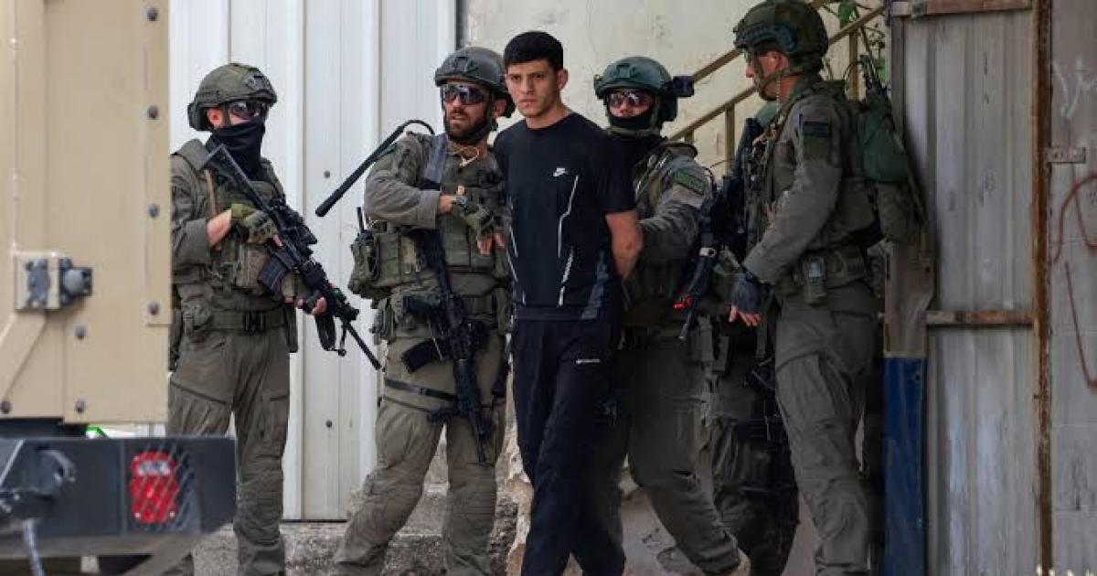 فلسطين – تصعيد متواصل في الضفة الغربية: مداهمات واعتقالات وتحويل المنازل إلى ثكنات
