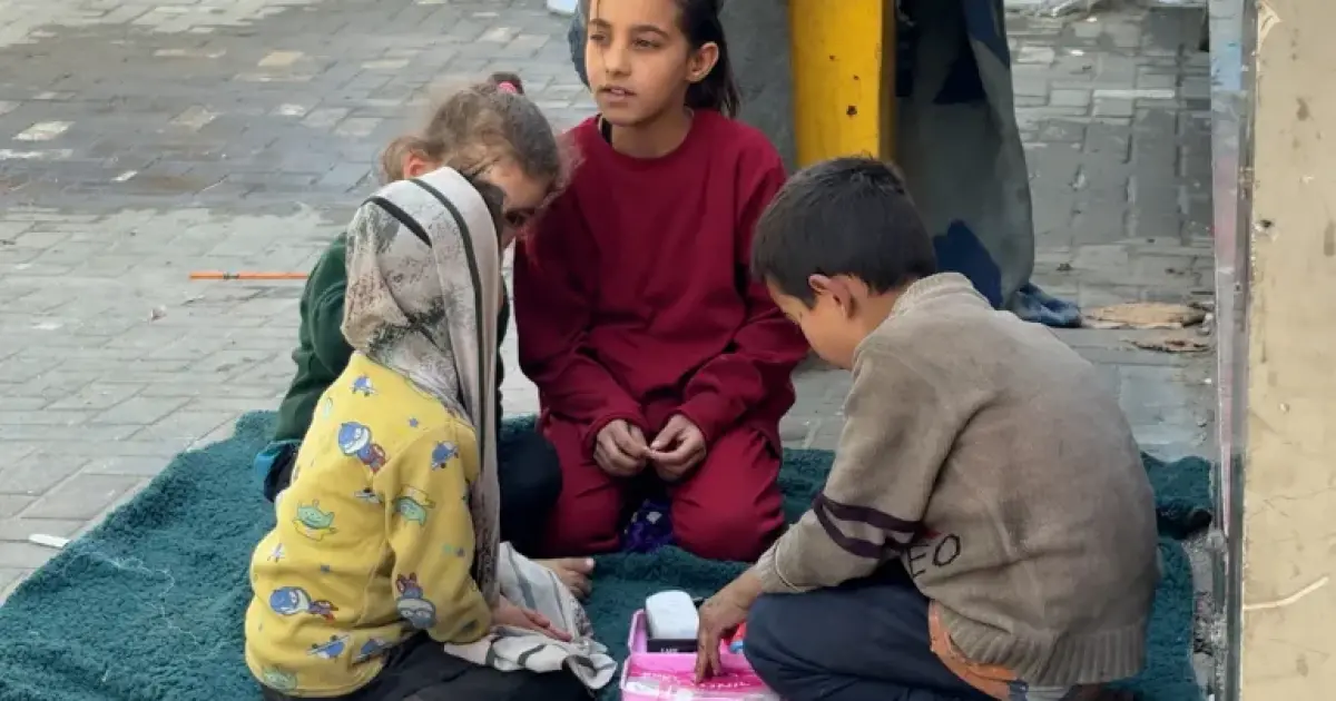 فلسطين – تقرير عشية العيد.. أطفال غزة يواجهون واقعا بلا ألعاب ولا ملابس جديدة