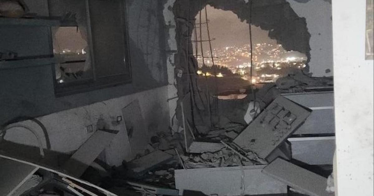 فلسطين – بالفيديو: إصابة 20 إسرائيليا بالقرب من مفاعل ديمونة النووي بعد هجوم صاروخي إيراني