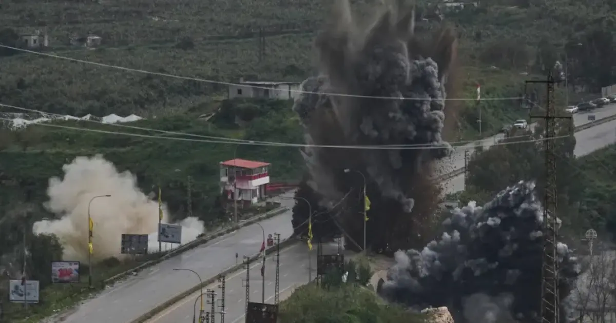 فلسطين – جيش الاحتلال يفجر جسراً حيوياً في جنوب لبنان