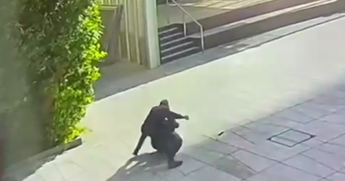 فلسطين – بالفيديو: إصابة مسؤول في حزب “شاس” الإسرائيلي بعملية طعن في “رمات غان”