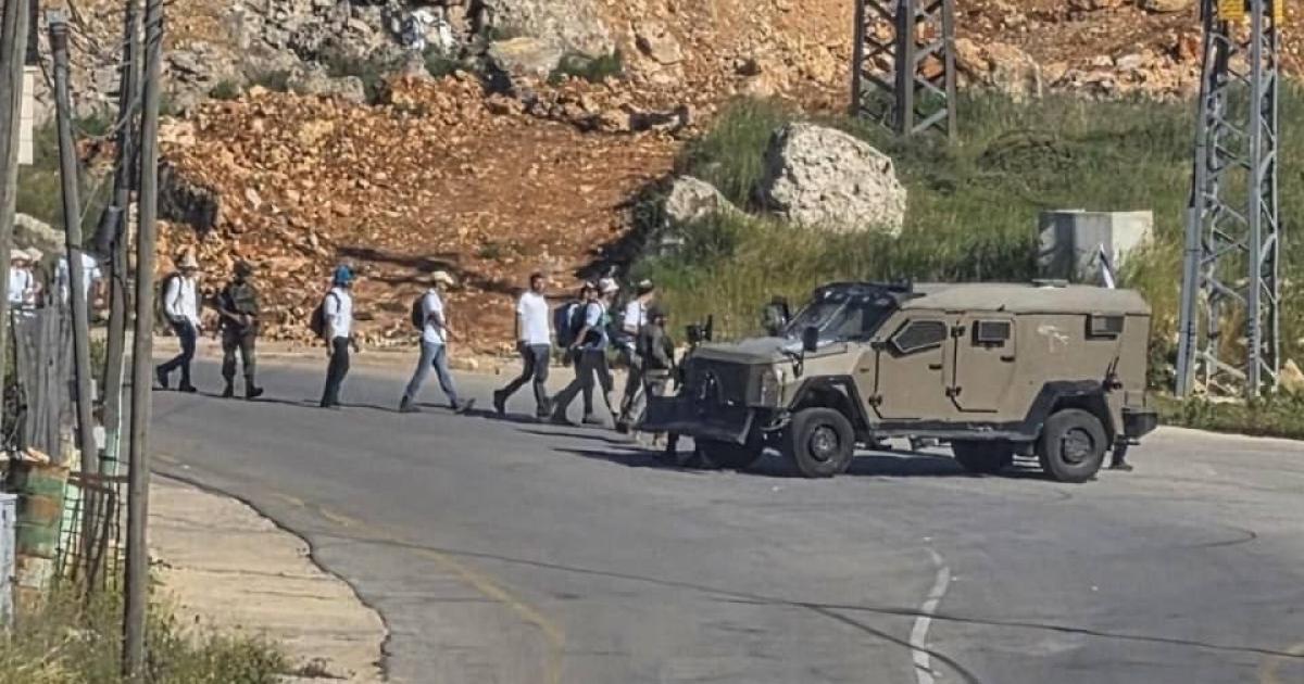 فلسطين – إصابة برصاص مستوطنين في هجوم على دير دبوان شرق رام الله